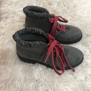 Women’s white mountain boots